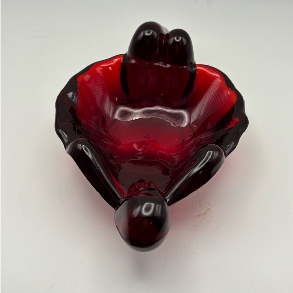 Elegant Red Glass Bathing Beauty Soap/Trinket Dish - Picture 4 of 8